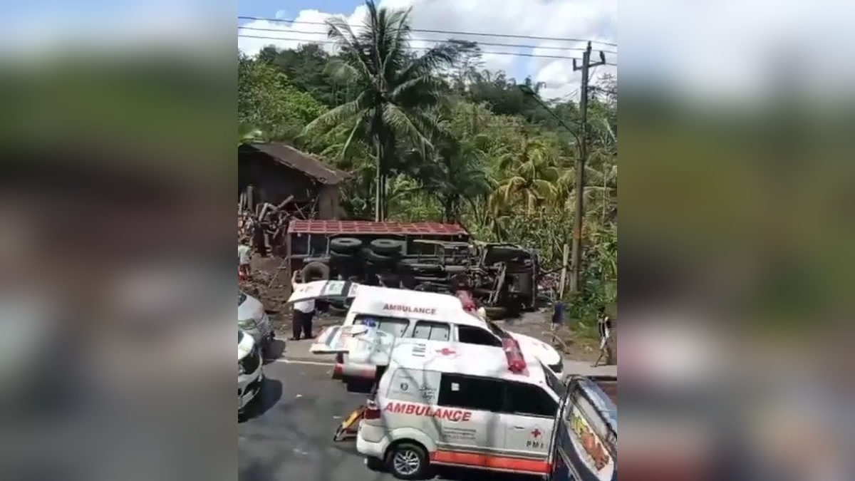 Orta Java'da kaza: 11 öğretmen hayatını kaybetti