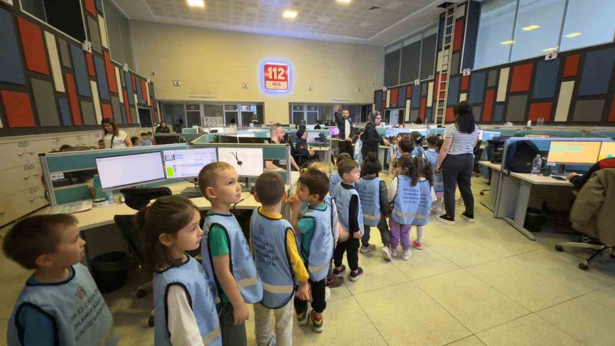 Eskişehir Büyükşehir Belediyesi Es Çocuk Evi öğrencileri 112'yi ziyaret etti
