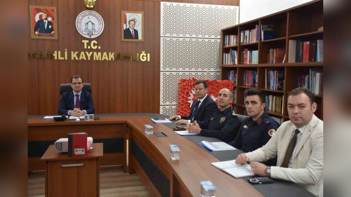 Salihli'de metruk binalar için toplantı düzenlendi