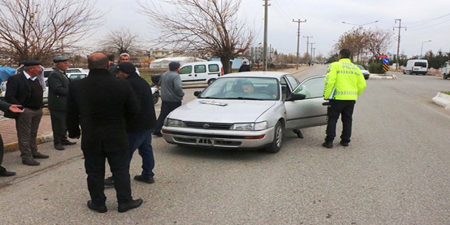 Otomobilin çarptığı ilkokul öğrencileri yaralandı