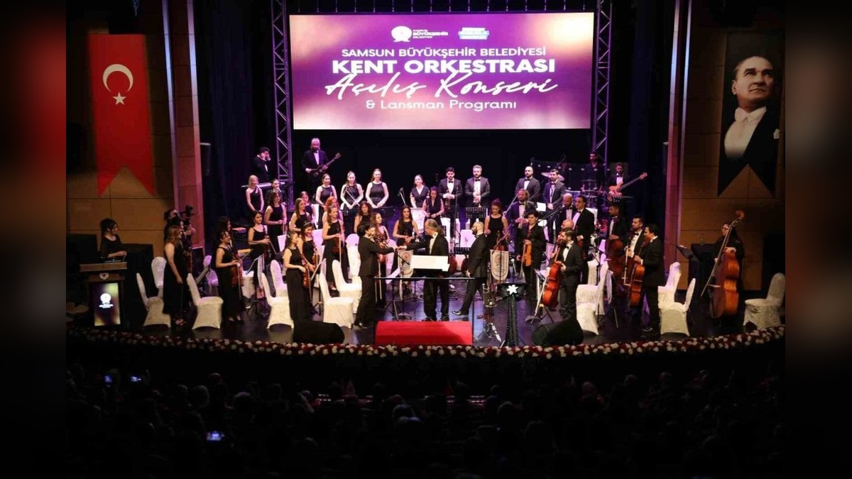 Samsun Büyükşehir Belediyesi Kent Orkestrası ilk konserini verdi