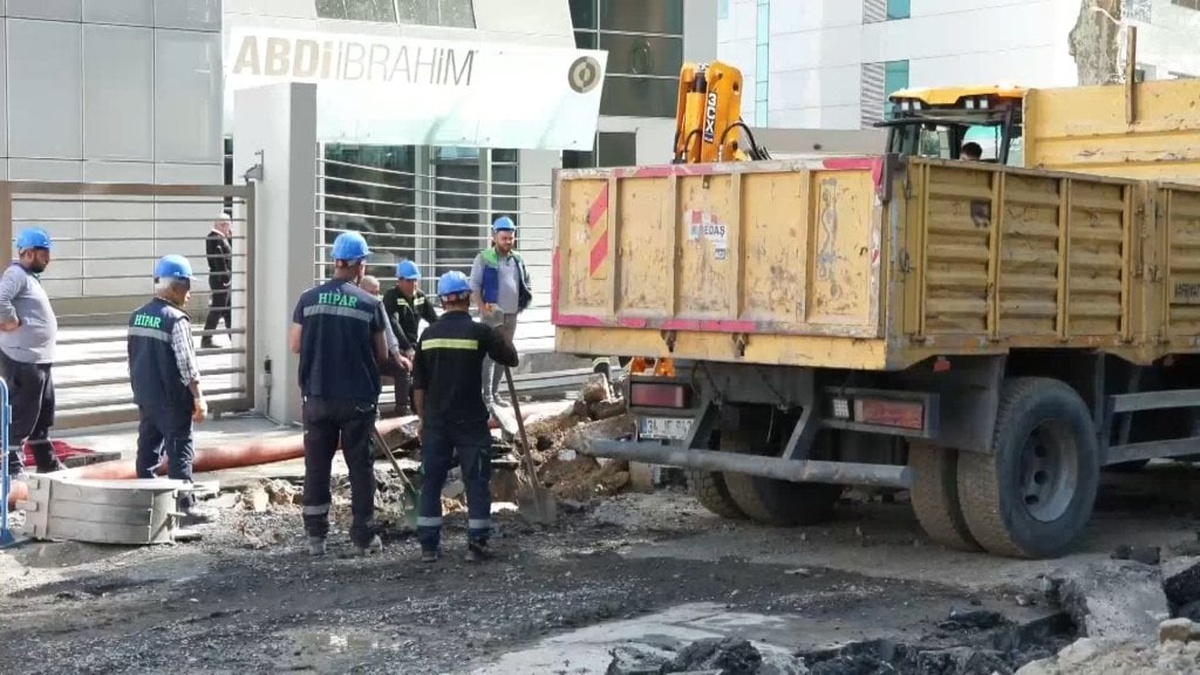 Maslak'ta yol çökmesi: Onarım çalışmaları hafta sonuna kadar tamamlanacak