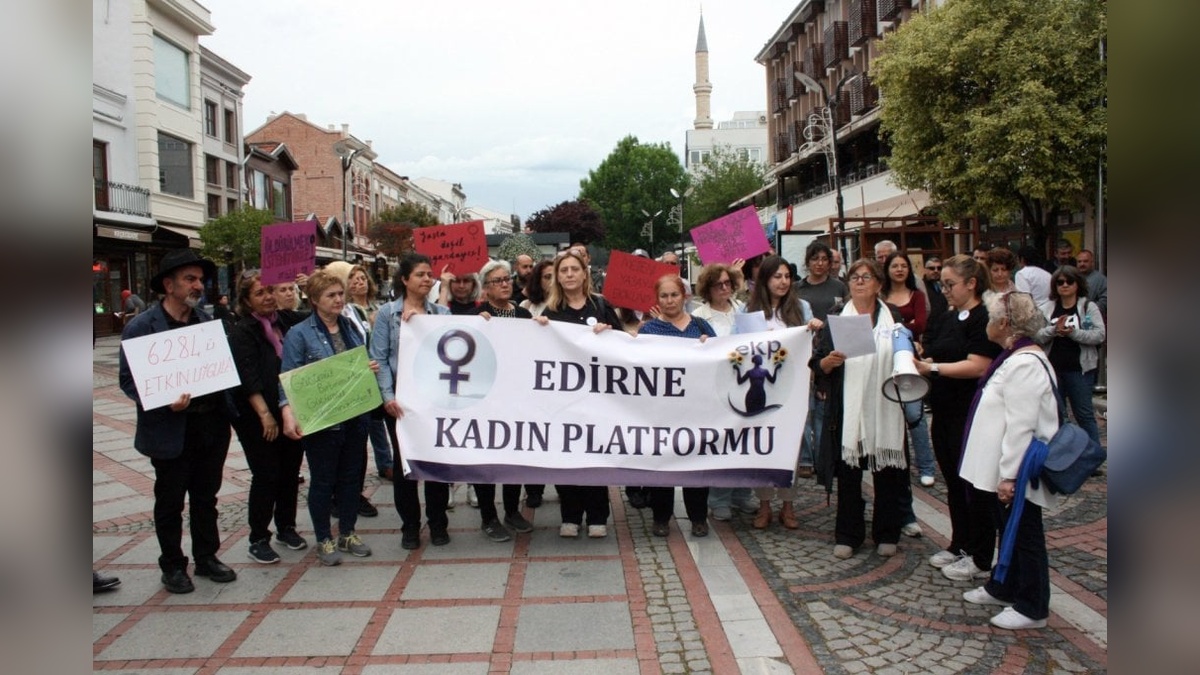 Edirne'de kadın cinayetleri protesto edildi