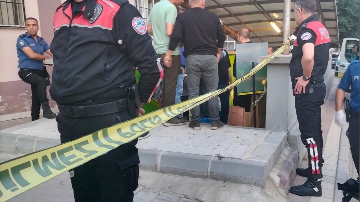 Adana'da eski eşini metro alt geçidinde vurup öldürdü