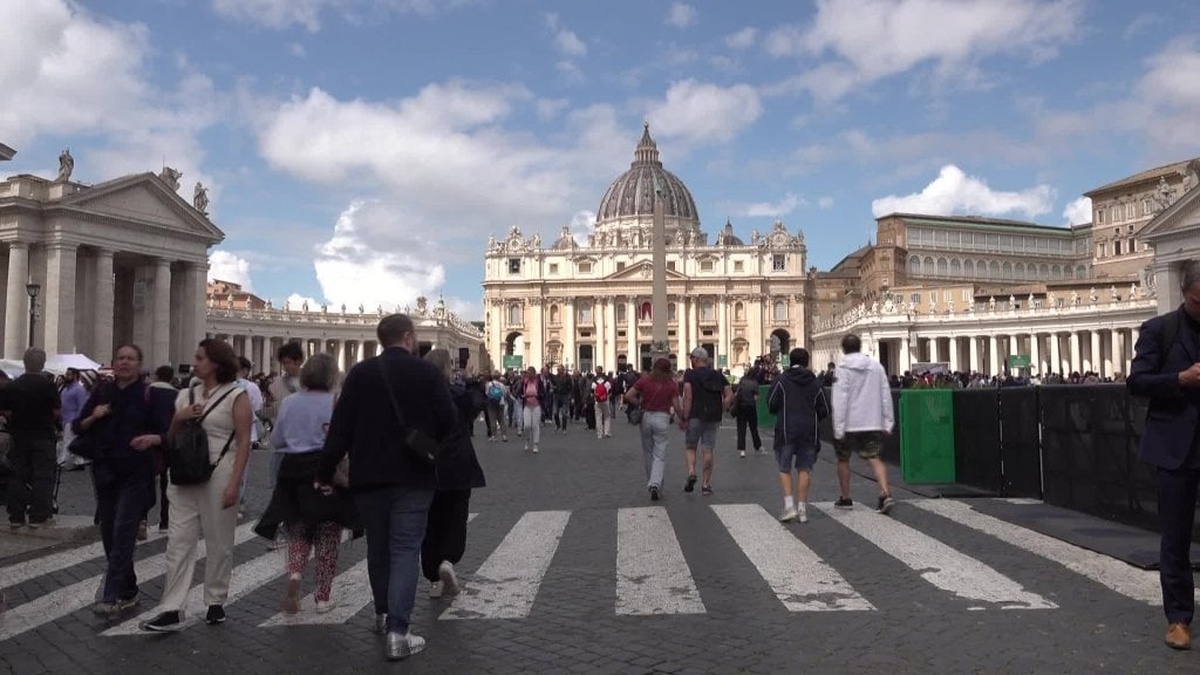 Vatikan'da papalık Konklav'ı başladı