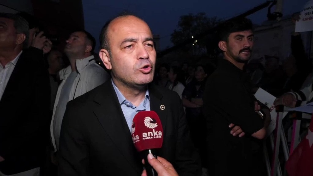 Özgür Karabat: Ekrem İmamoğlu'nun davası, diplomasıyla iş bulamayan gençlerin geleceği içindir