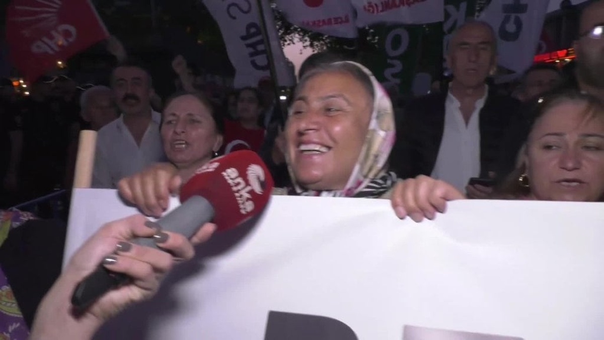 Beyazıt Meydanı'nda CHP mitingi: İmamoğlu'nun serbest bırakılması istendi