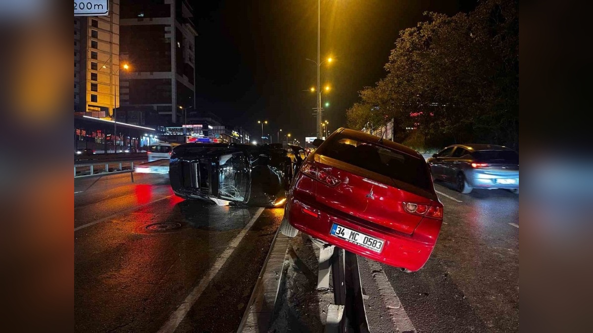 Esenyurt'ta üçlü trafik kazası: iki yaralı