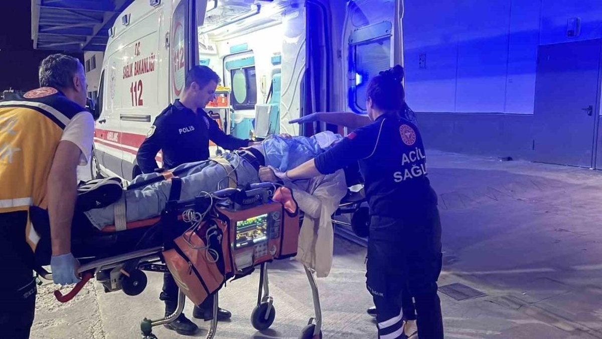 Konya'da otomobil ağaca çarptı: sürücü ağır yaralandı