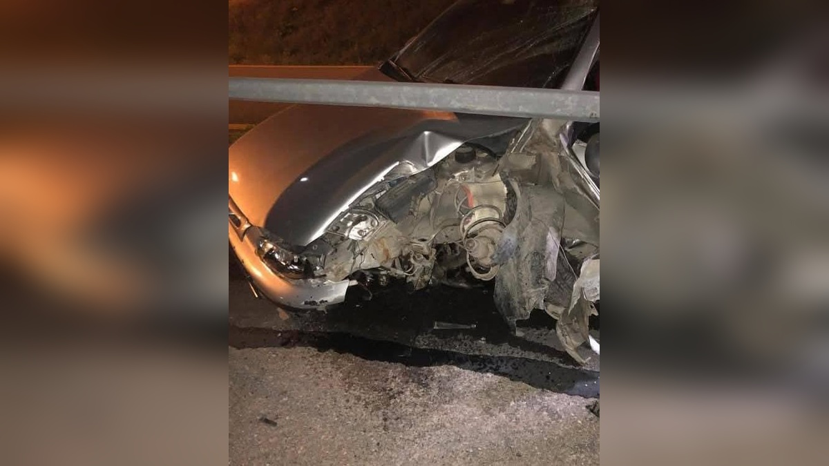 Beypazarı'nda araç elektrik direğine çarptı: sürücü yaralı