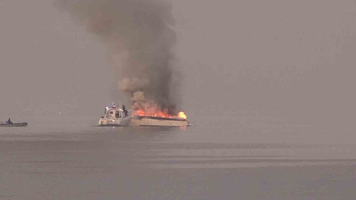Tuzla'da marinada yangın: 4 tekne hasar gördü