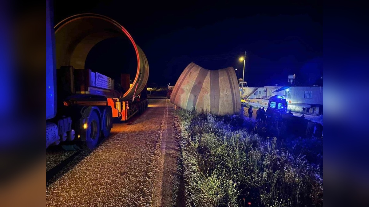 Mersin'de tır ile hafif ticari araç çarpıştı: 2 yaralı