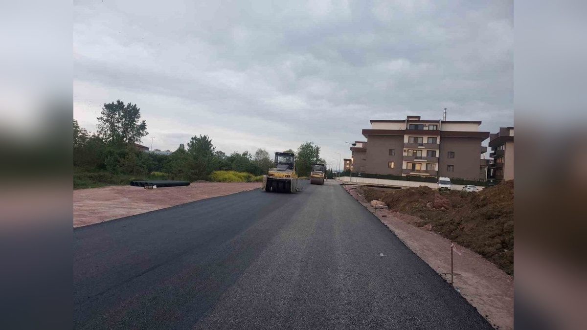 Kartepe'de Yahya Kaptan Caddesi'nde asfalt serim çalışmaları başladı