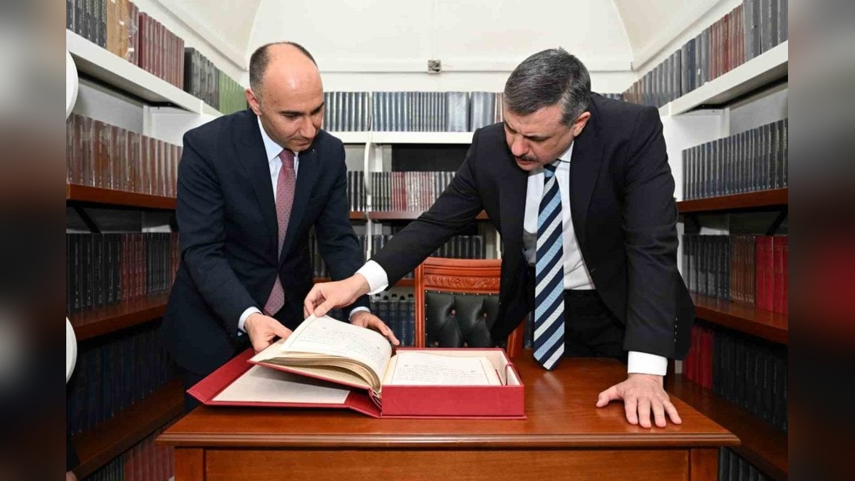 Vali Çiftçi, Erzurum Yazma Eser Kütüphanesi'ni ziyaret etti