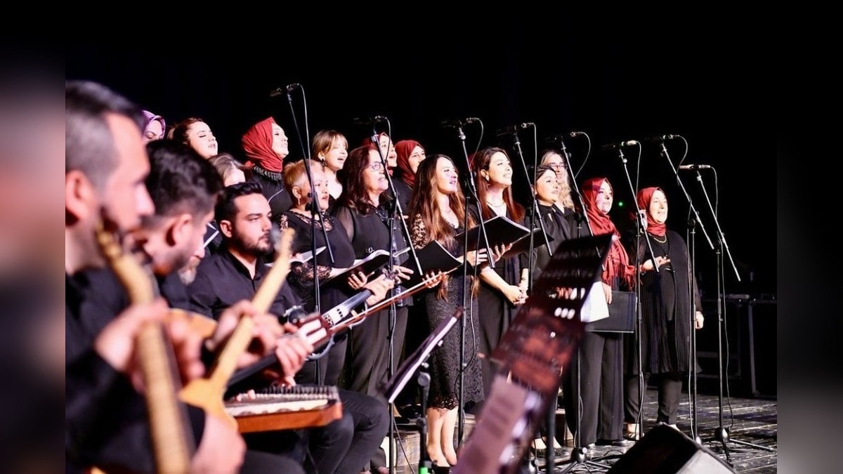 Yeşilyurt Kadın Korosu'ndan Anneler Günü konseri