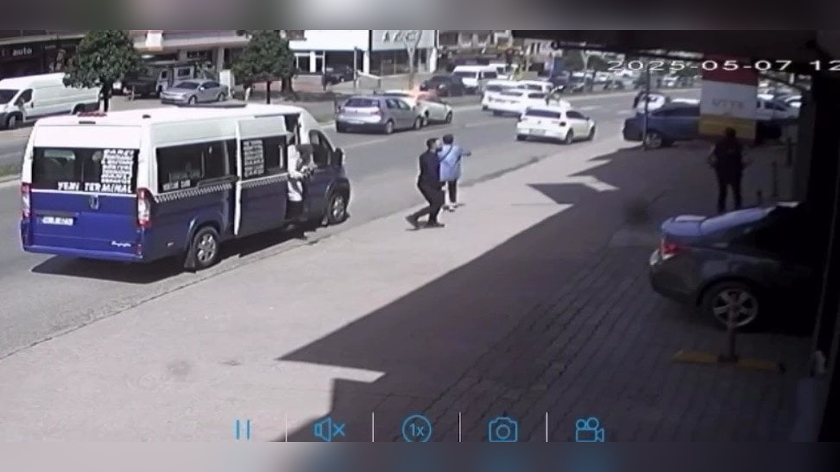 Sakarya'da zincirleme kaza: otomobil alev aldı