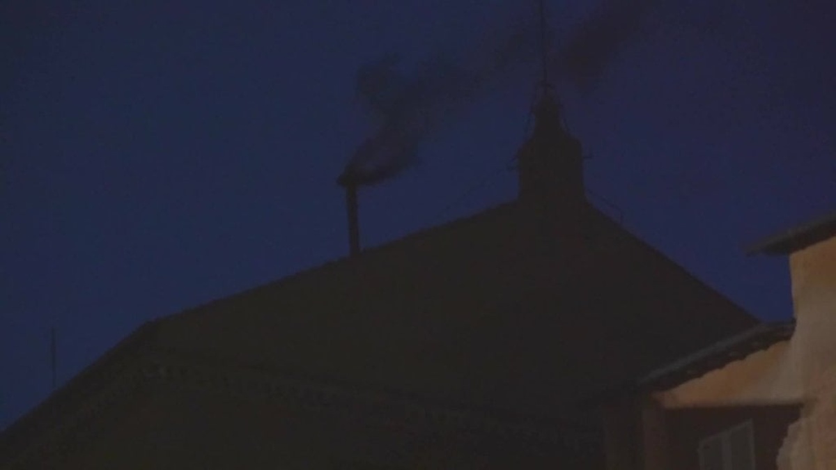 Vatikan'da yeni Papa bekleyişi sürüyor