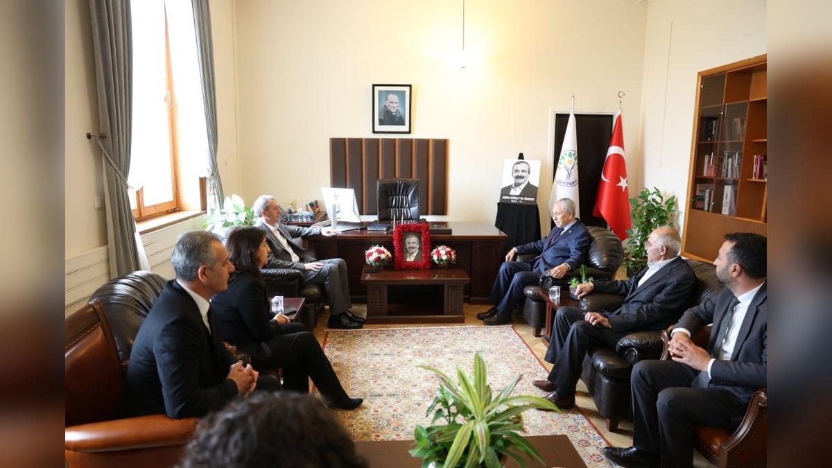 Tuncer Bakırhan, Sırrı Süreyya Önder için taziyeleri kabul etti