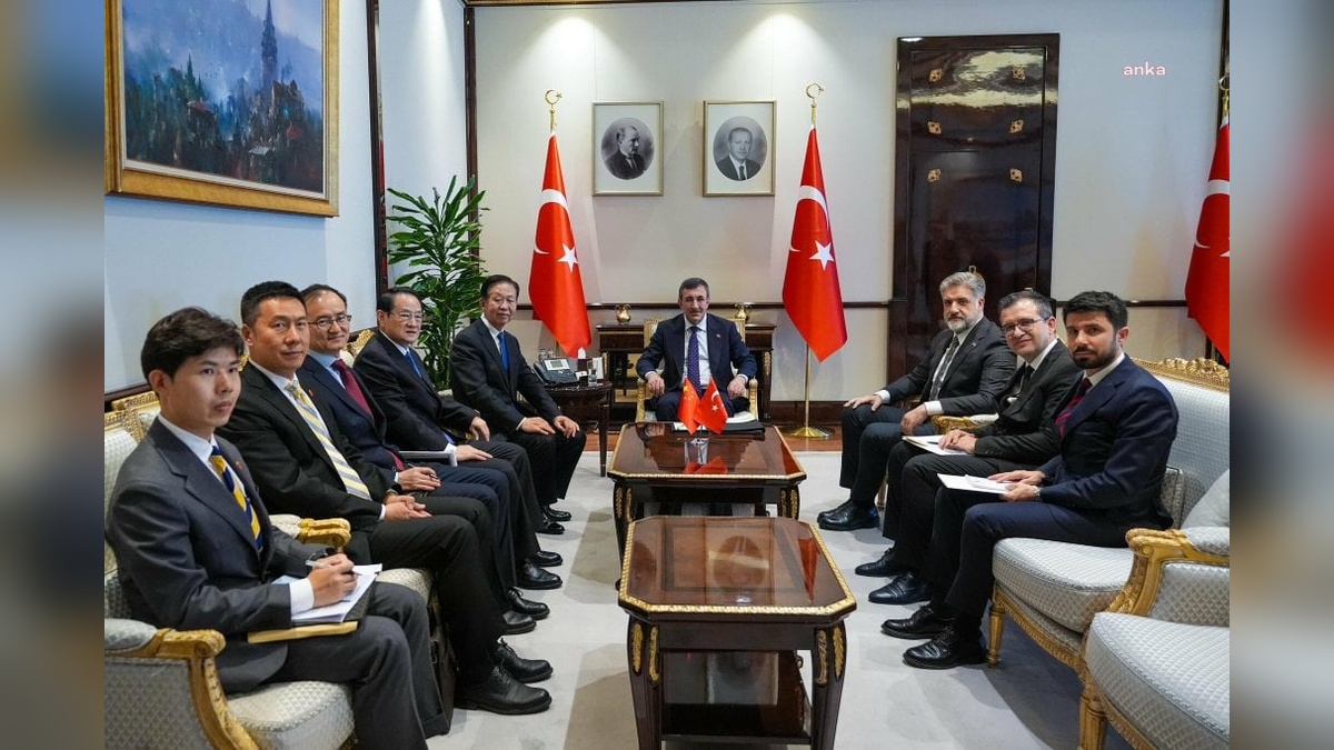 Cumhurbaşkanı Yardımcısı Yılmaz, Çin heyetiyle görüştü