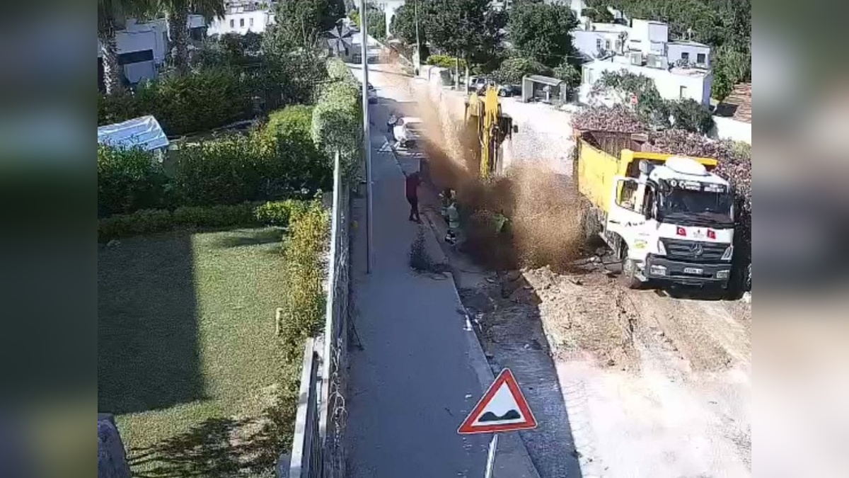 Bodrum'da isale hattı patladı: Tonlarca su boşa aktı, evleri su bastı