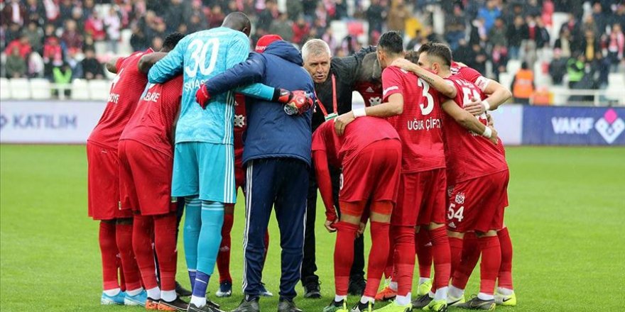 Sivasspor sezonun ilk yarısını lider kapattı