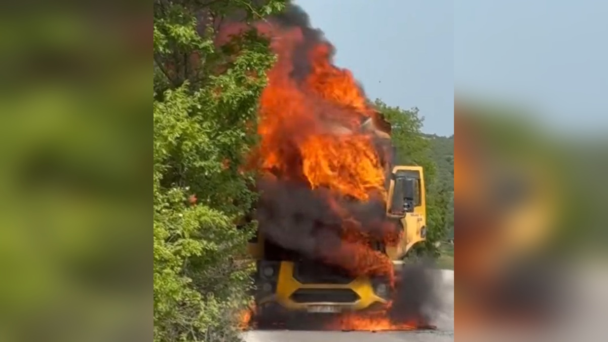 Kocaeli'nde damperli tır alev alev yandı