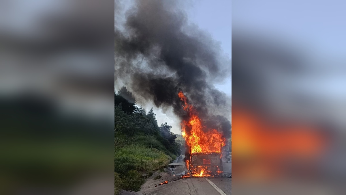 Bursa'da kamyon alev alev yandı