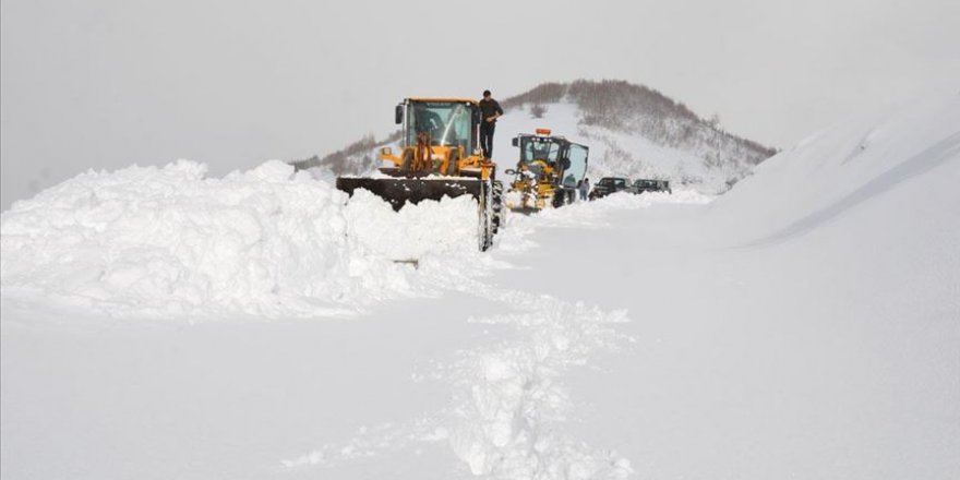 Doğu'daki 3 ilde 62 yerleşim birimine ulaşım sağlanamıyor