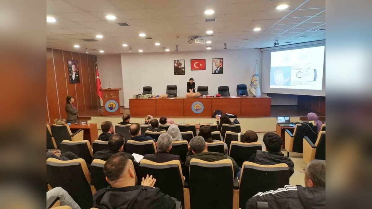 Gölcük Belediyesi personeli için iki günlük ilk yardım eğitimi