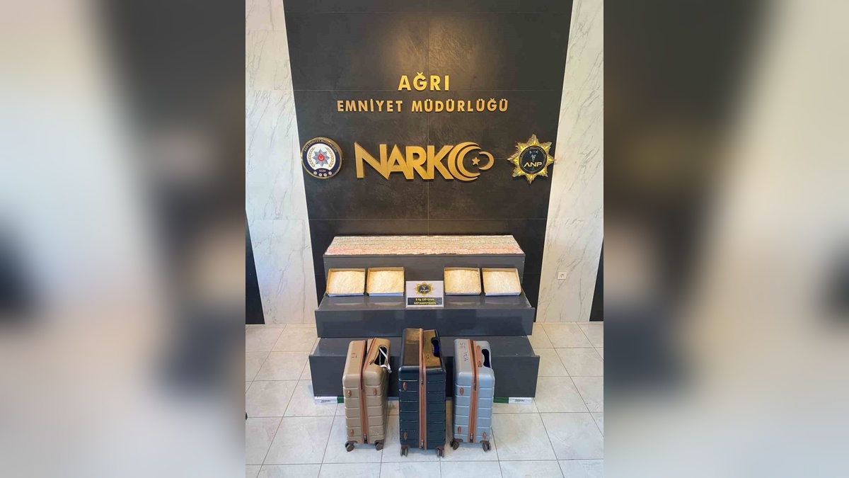 Ağrı'da 8 Kilo Metamfetamin Ele Geçirildi