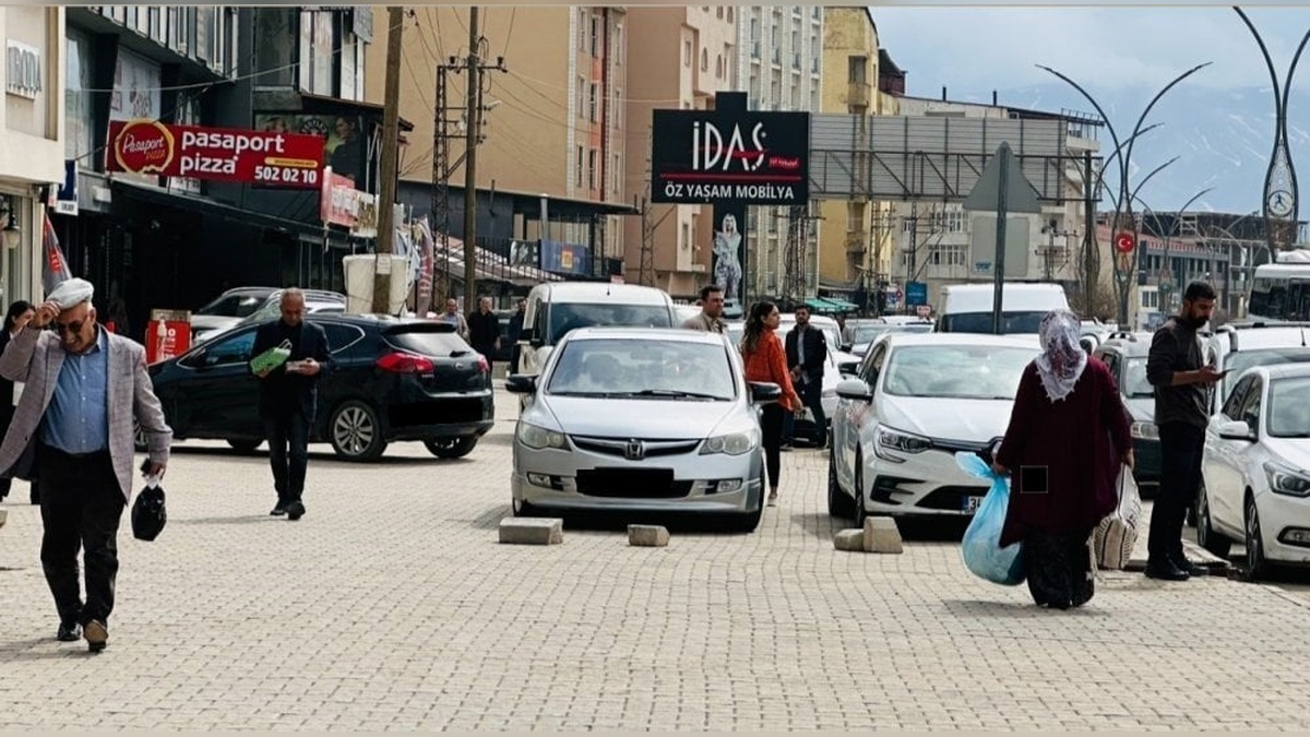 Hakkari Yüksekova'da park sorunu sürüyor