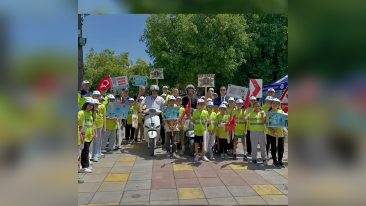 Ortaca'da Karayolu Güvenliği Haftası: Minikler, Emniyet ve Jandarma ile yaya önceliğini vurguladı