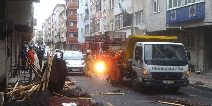 İstanbul'da fırtına hasara yol açtı