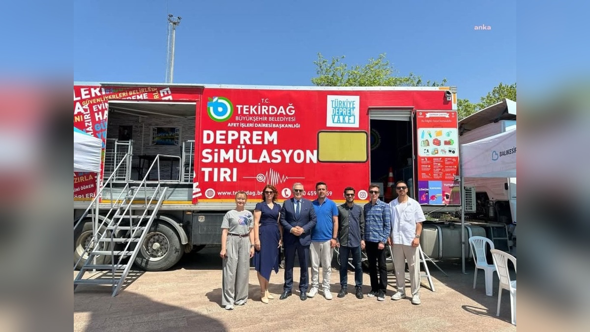 Bandırma Belediye Başkanı Mirza, Deprem Simülasyon TIR'ını ziyaret etti