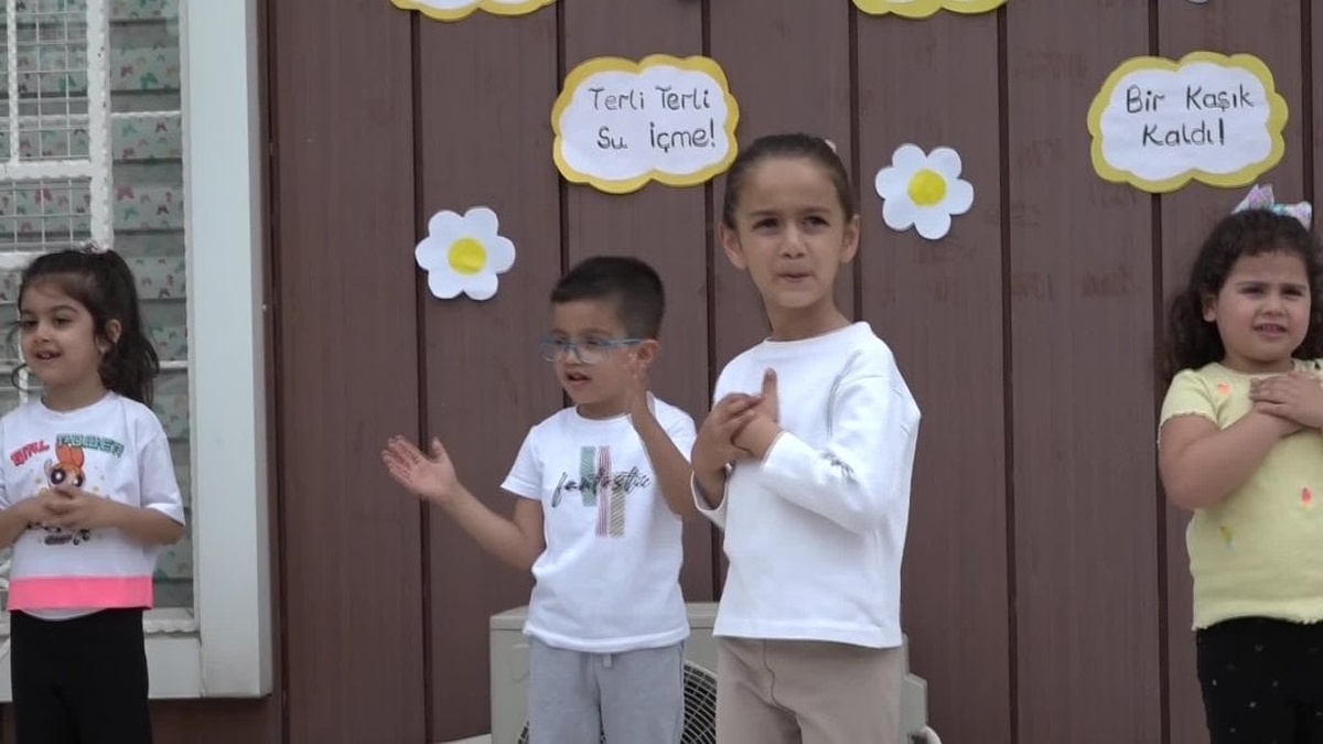 Bornova'da Anneler Günü coşkuyla kutlandı