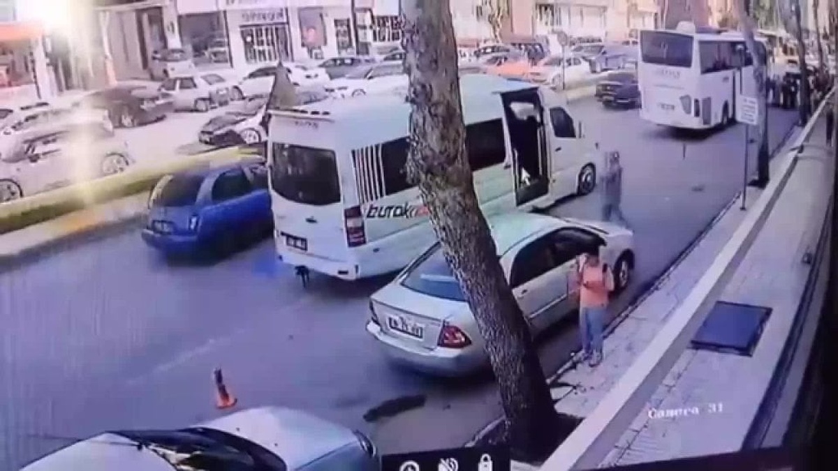 Çorum'da öğrenci minibüsü geri kaçtı, büyük panik yaşandı