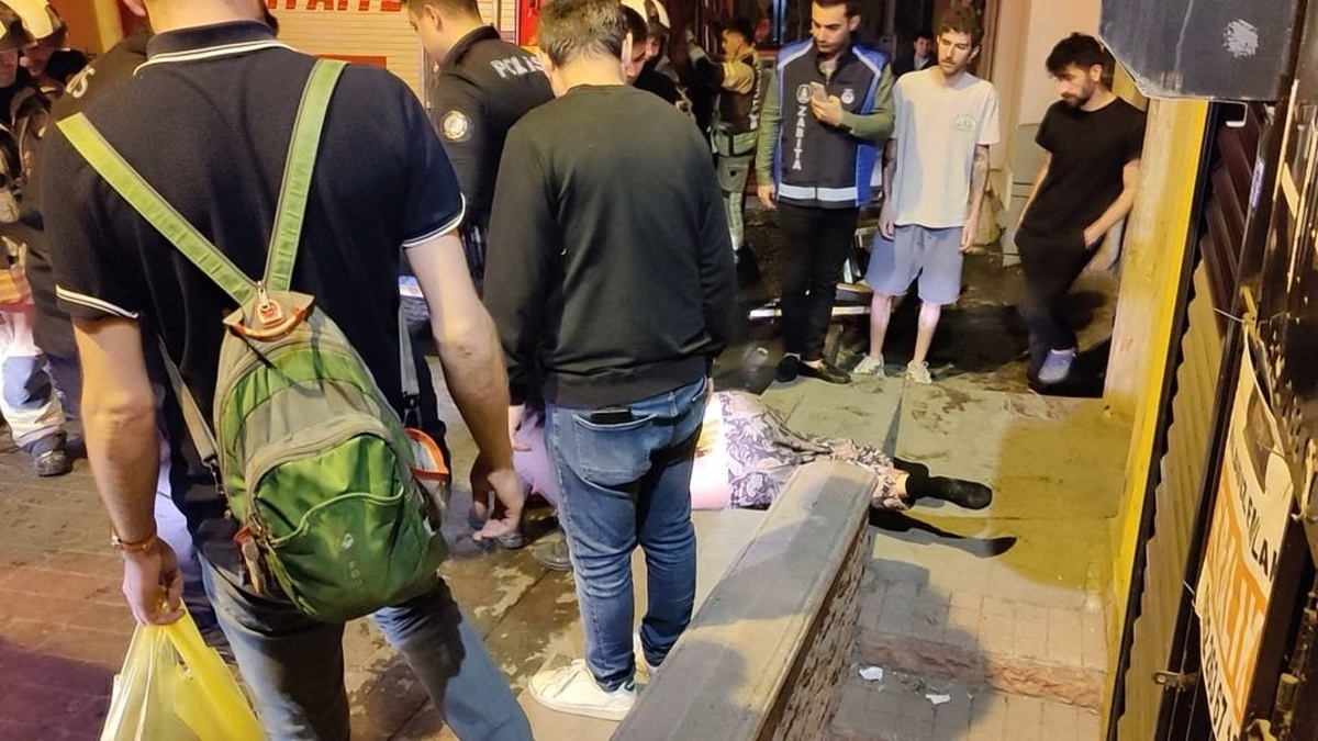 Beyoğlu'nda alkollü şahıs evini ateşe vermeye çalıştı