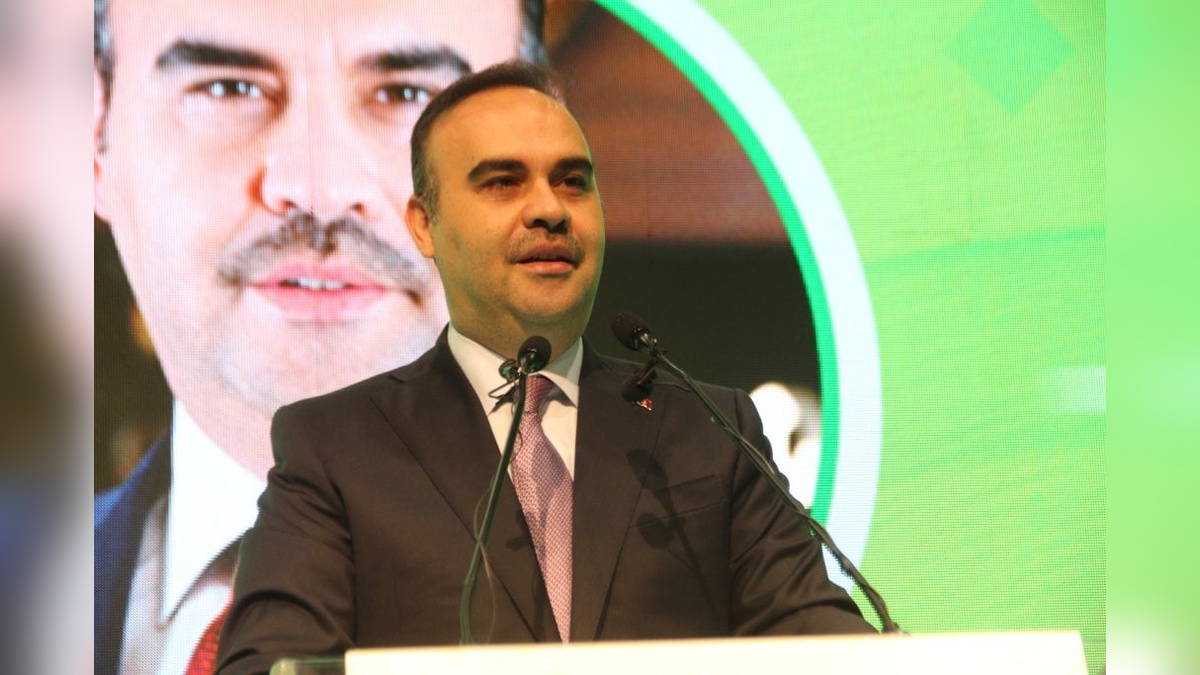 Bakan Kacır: 2030'da Elektrikli Araç Pazar Payı Yüzde 35'in Üzerine Çıkarılacak