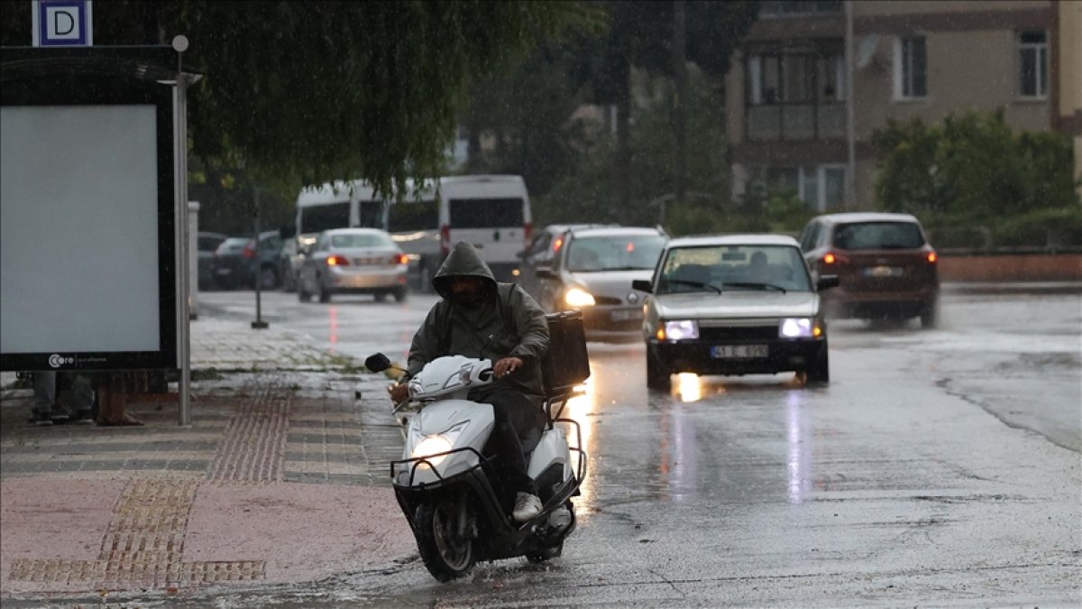 Meteoroloji duyurdu! Kuvvetli sağanak ve fırtına uyarısı
