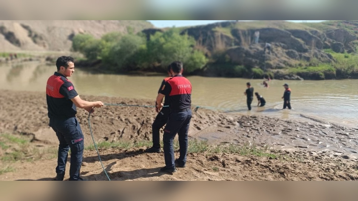 Siirt'te Kezer Çayı'nda kaybolan Mustafa Kaya (14) için arama çalışmaları sürüyor