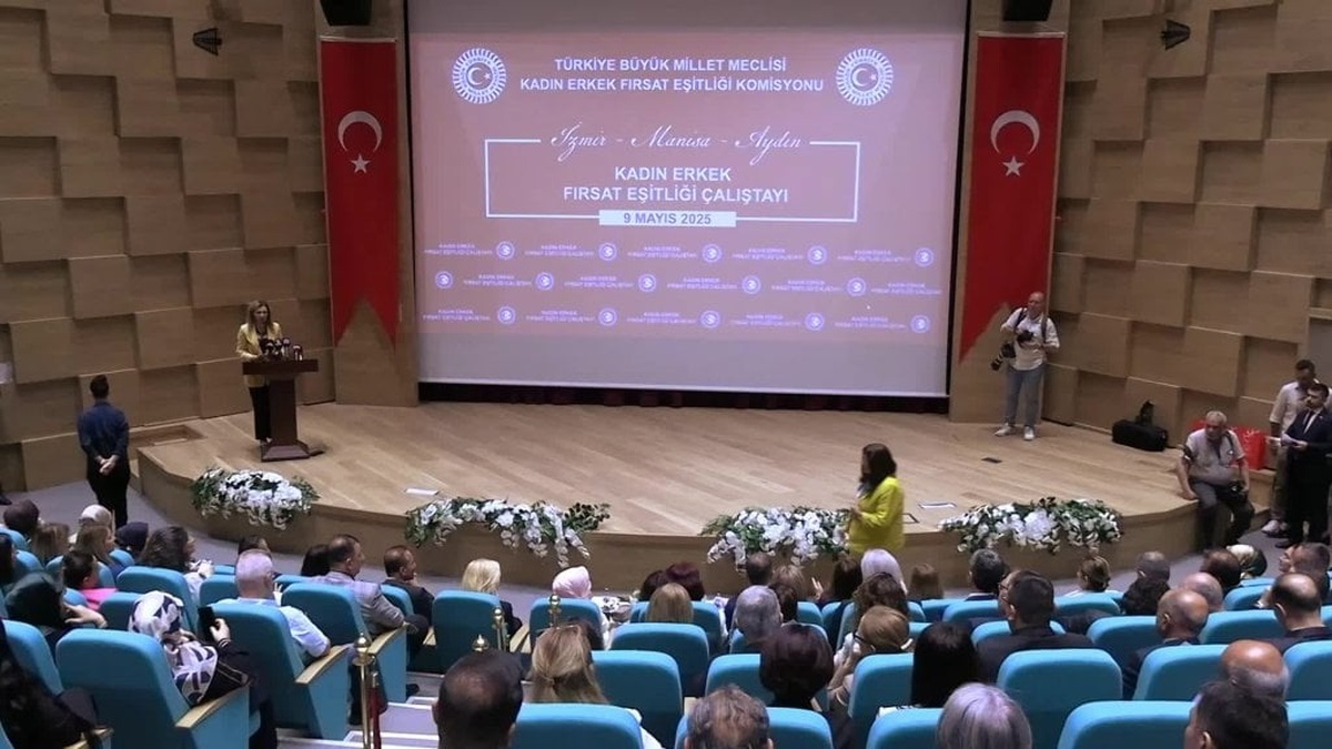 İzmir'de Kadın Erkek Fırsat Eşitliği Çalıştayı Düzenlendi