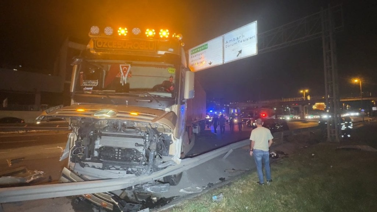 Beylikdüzü'nde feci kaza: TIR, motosikletliye çarptı