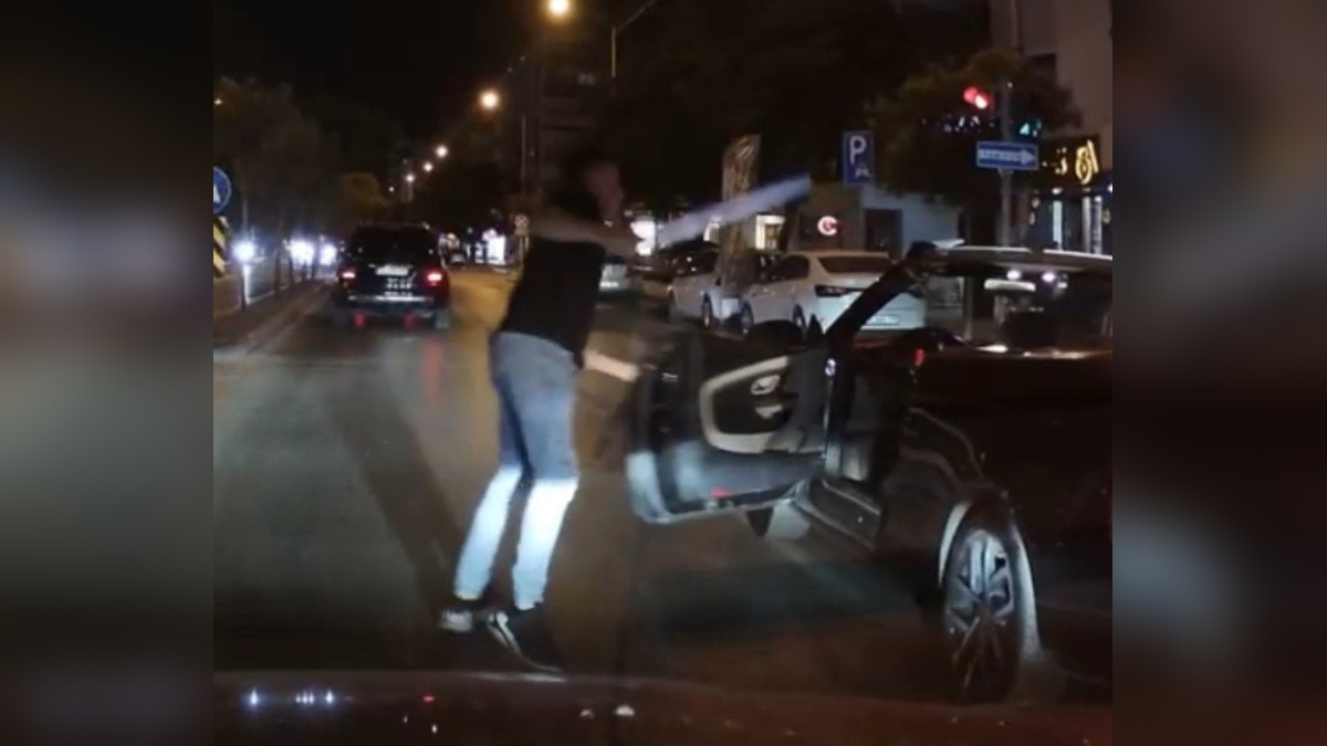 İzmir'de trafikte döner bıçaklı kavga: Görüntüler ortaya çıktı
