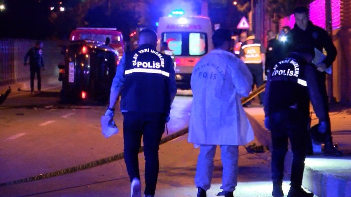 Kartal'da feci kaza: Otomobil devrildi, bir kişi hayatını kaybetti