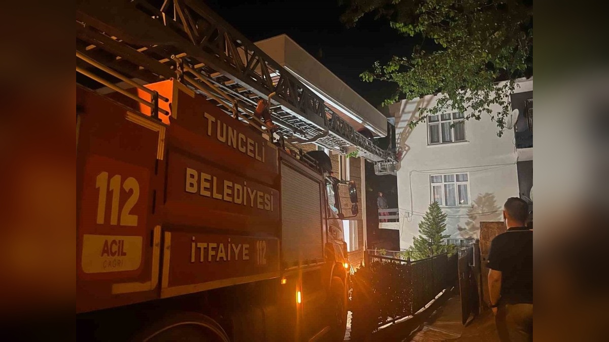 Tunceli'de mahsur kalan kedi itfaiye tarafından kurtarıldı