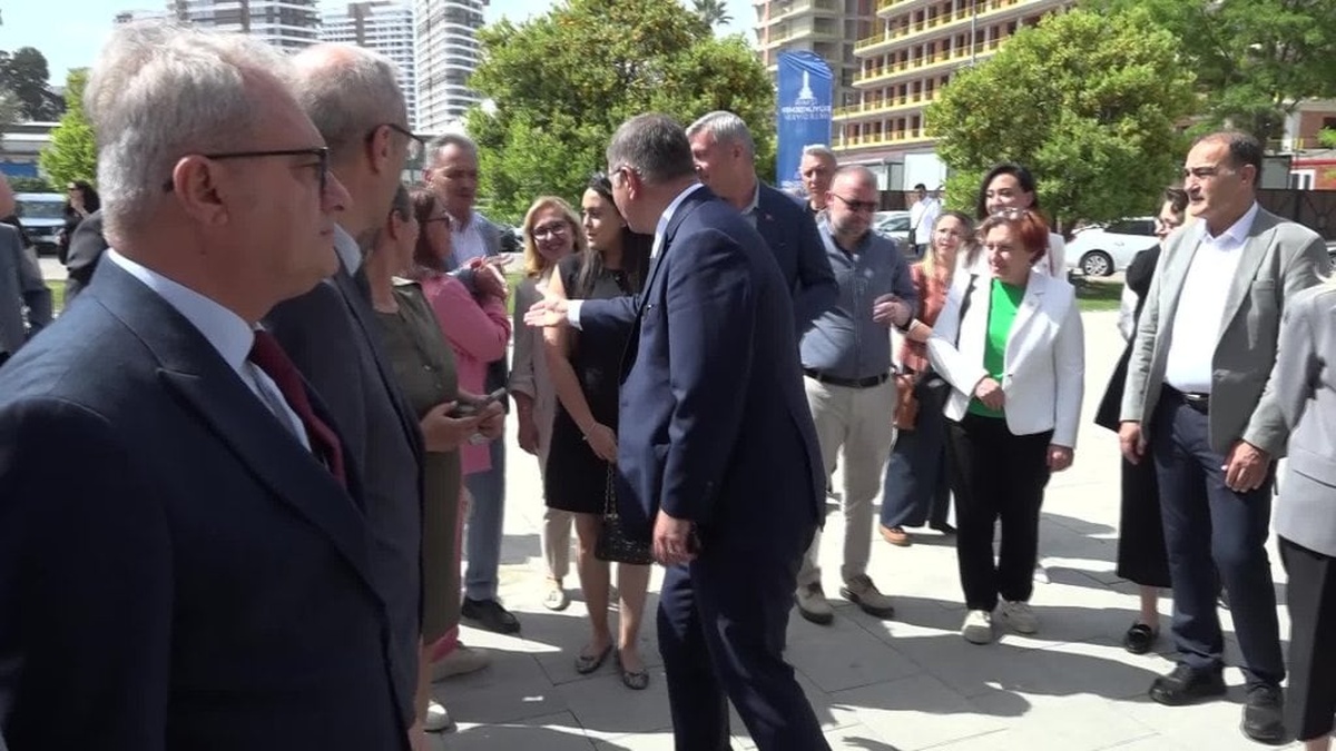 Başkan Tugay, İzmir'deki şehit aileleriyle buluştu: 'Sizlere hizmet etmek boynumuzun borcu'