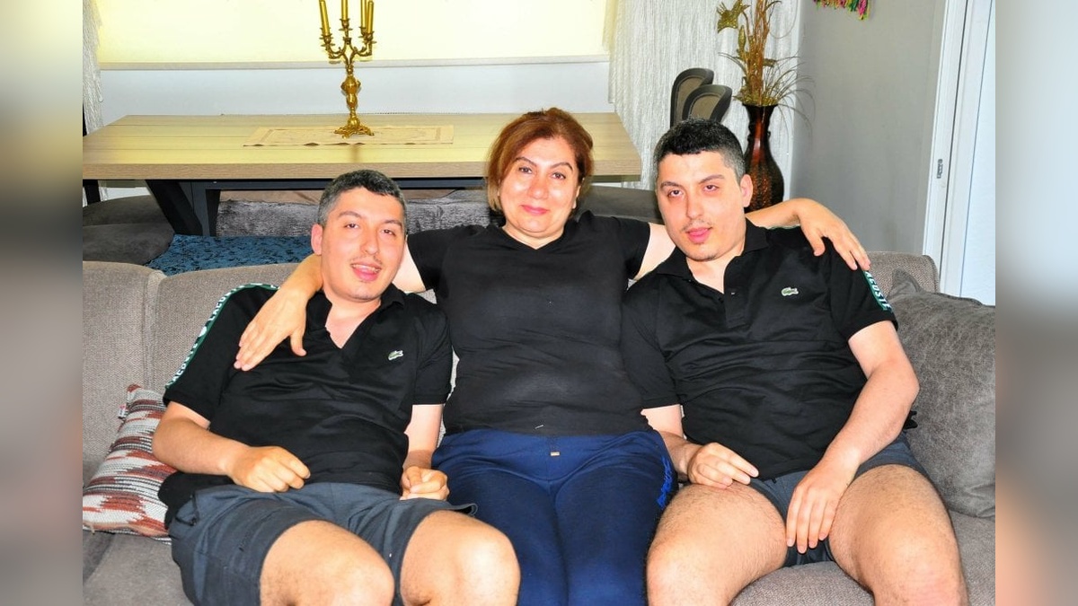 Manisa'da bir annenin azmi: İkizleriyle 25 yıllık otizm mücadelesi