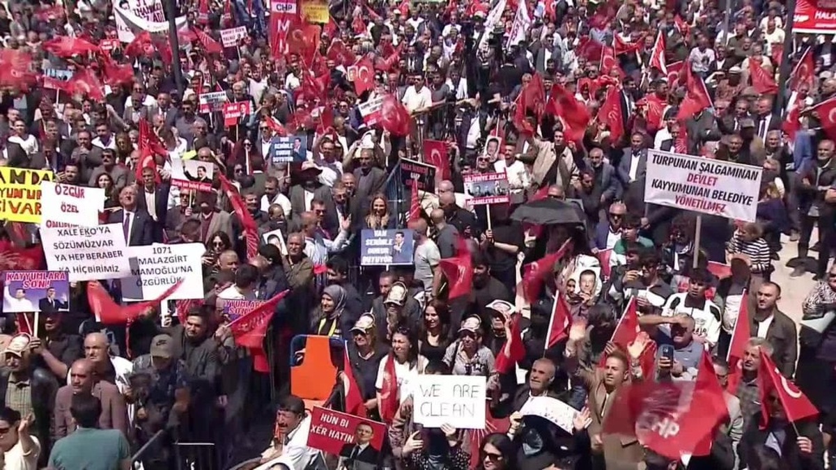 Van'da 'Millet İradesine Sahip Çıkıyor' mitingi: İmamoğlu'ndan mesaj