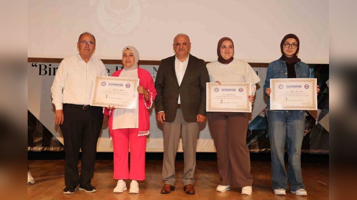 Antalya'da lise öğrencilerine kompozisyon ödülleri verildi