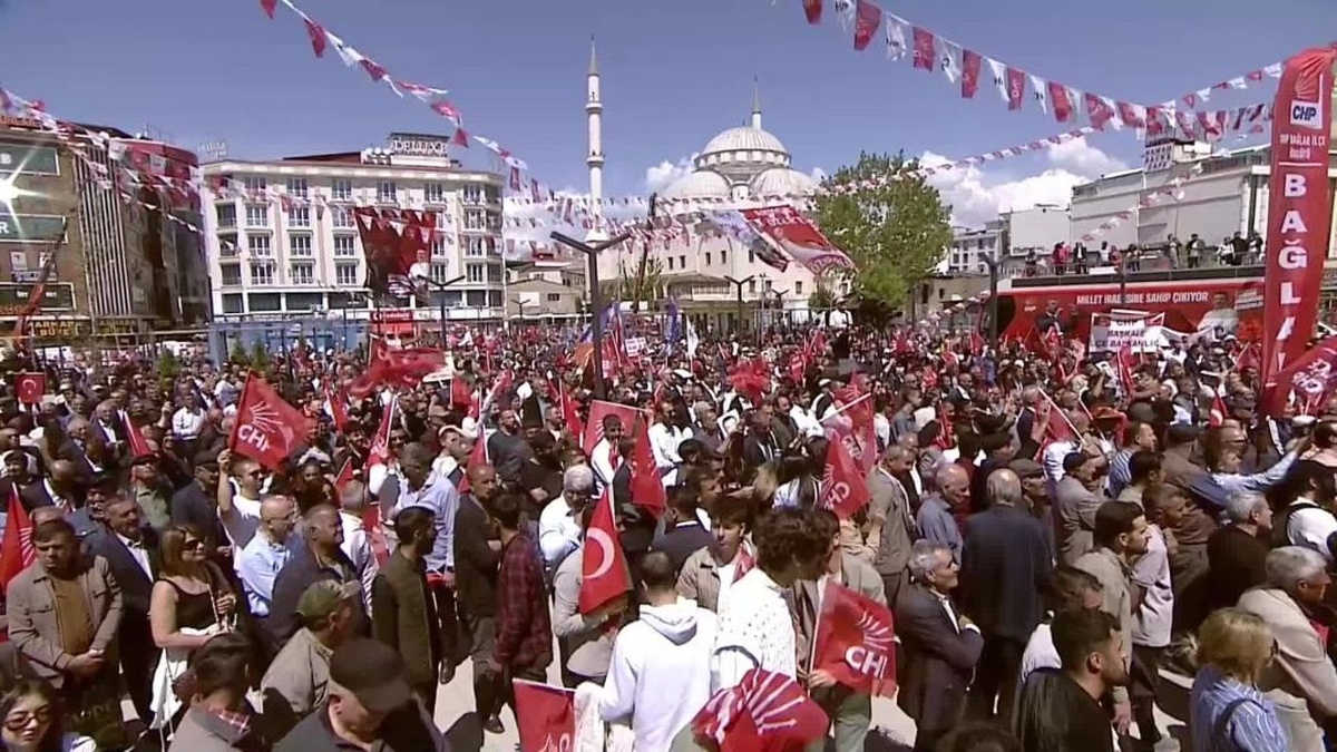 CHP Genel Başkanı Özel Van'da: Barış, iktidara rağmen geldi